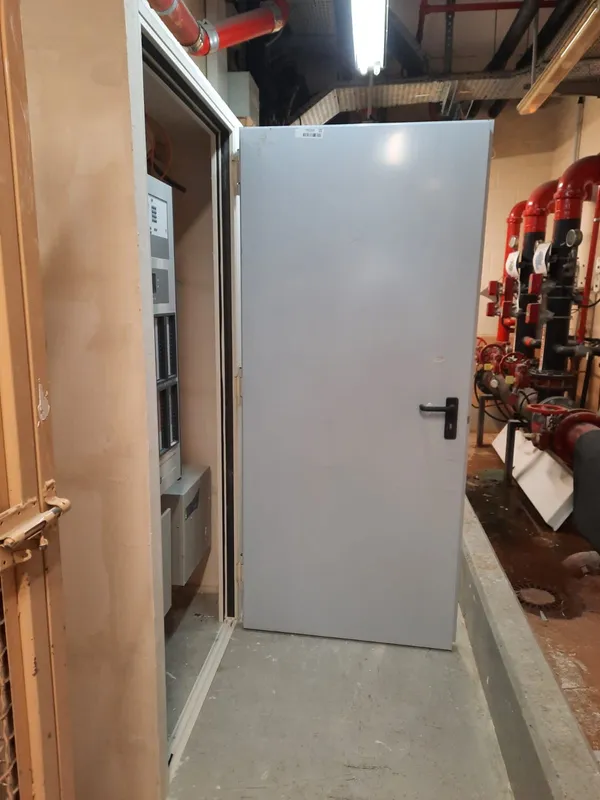 Porte métallique coupe-feu CF