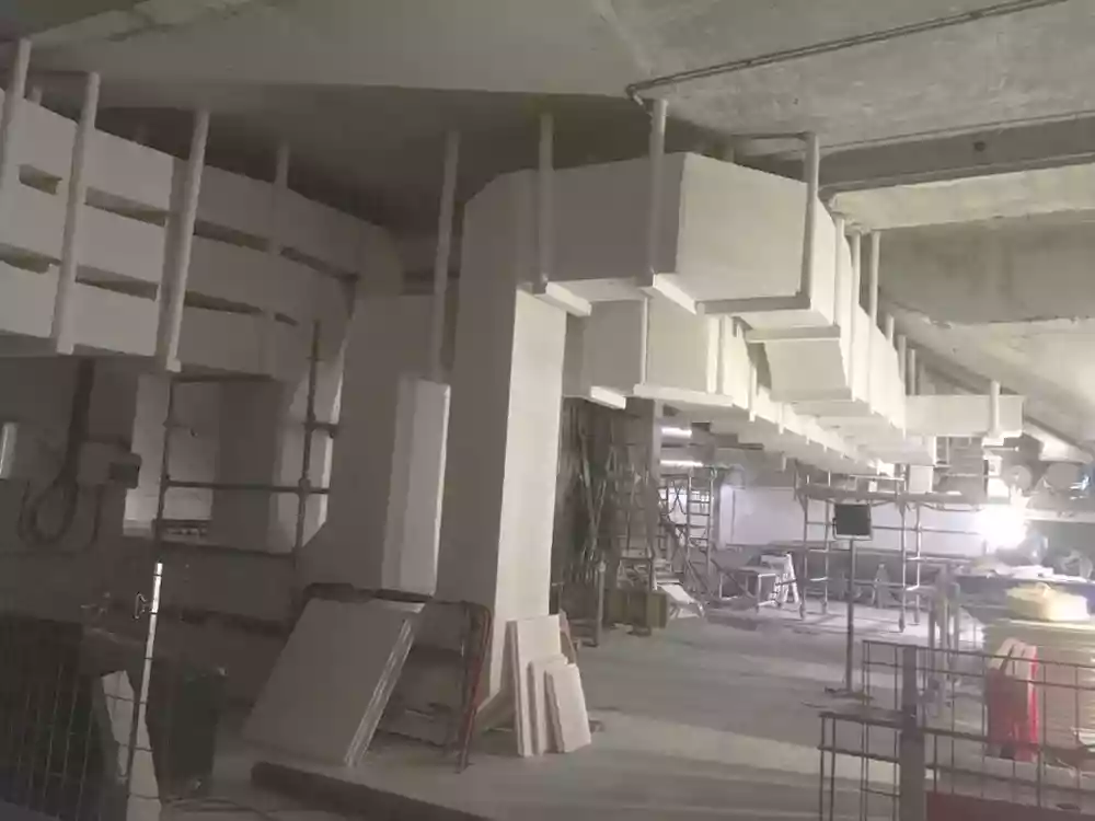 Vue générale du chantier EOLE RER E avec gaines staff