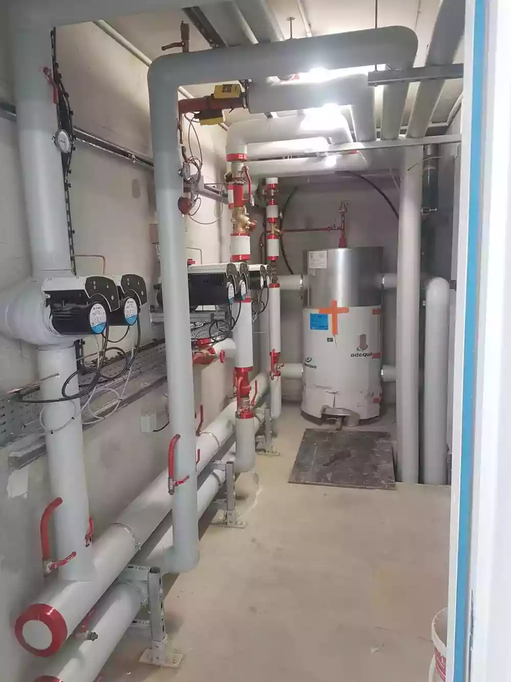 Vue d'ensemble de la chaufferie calorifugée — Médiathèque d'Avon