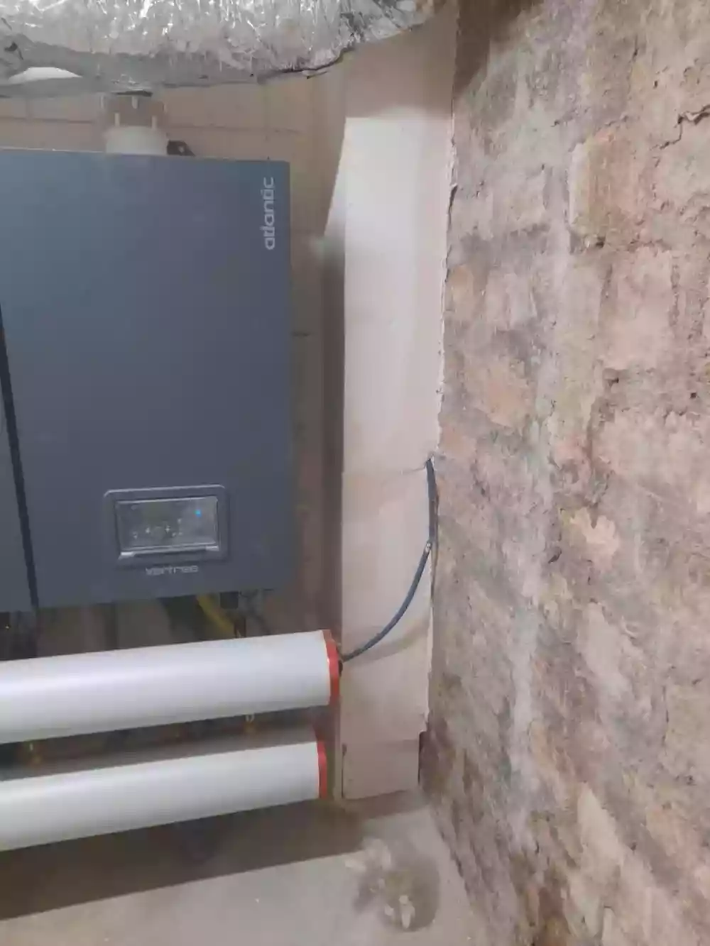 Départ de chaudière et réseau isolé en PVC — Rue Saint-Maur, Paris