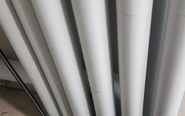 Tuyauterie isolée en PVC blanc — Calorifugeage des tuyauteries
